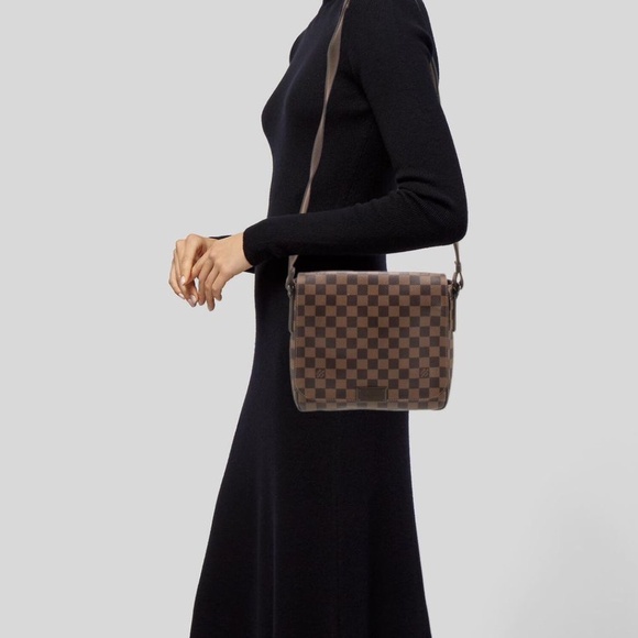 Authentic Louis Vuitton Damier Ebene District PM Messenger Bag Brown - Picture 3 of 14